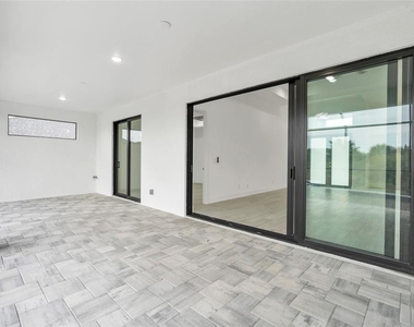 15401 Aqua Circle - Photo Thumbnail 11