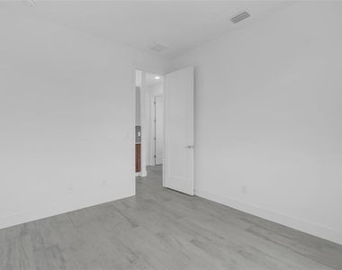 15401 Aqua Circle - Photo Thumbnail 38