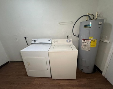 416 Sun Court - Photo Thumbnail 7