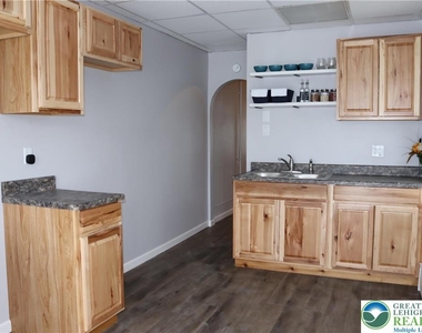 319 N Columbia Street - Photo Thumbnail 7