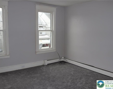 319 N Columbia Street - Photo Thumbnail 8