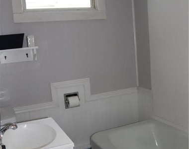 319 N Columbia Street - Photo Thumbnail 10