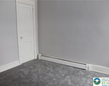 319 N Columbia Street - Photo Thumbnail 9