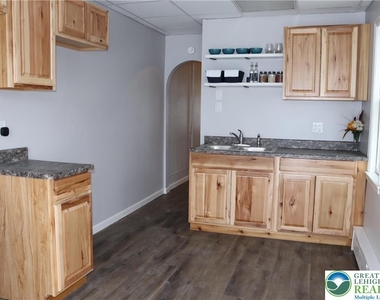 319 N Columbia Street - Photo Thumbnail 6