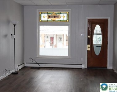319 N Columbia Street - Photo Thumbnail 2