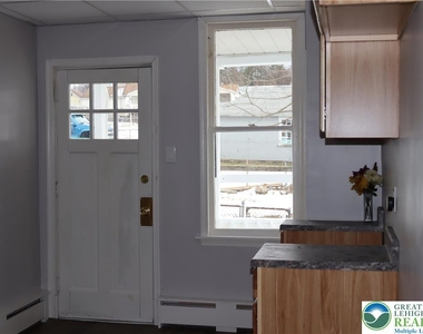 319 N Columbia Street - Photo Thumbnail 5