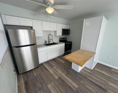 215 Park Boulevard S - Photo Thumbnail 1