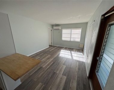 215 Park Boulevard S - Photo Thumbnail 4