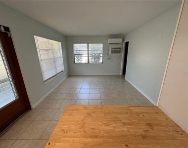 215 Park Boulevard S - Photo Thumbnail 5