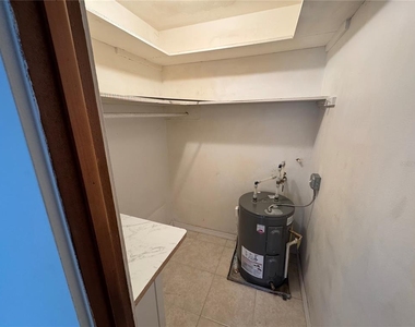 215 Park Boulevard S - Photo Thumbnail 8