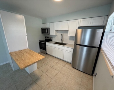 215 Park Boulevard S - Photo Thumbnail 2
