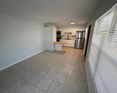 215 Park Boulevard S - Photo Thumbnail 6