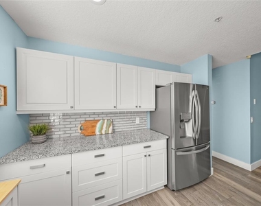 5528 Fair Oaks Street - Photo Thumbnail 4