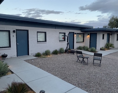 218 S 11th Street - Photo Thumbnail 1