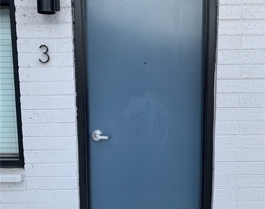 218 S 11th Street - Photo Thumbnail 2