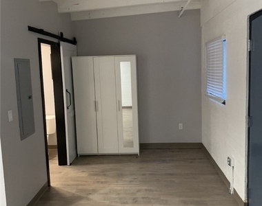 218 S 11th Street - Photo Thumbnail 6