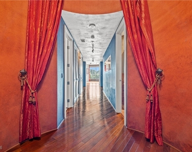 360 E Desert Inn Road - Photo Thumbnail 7