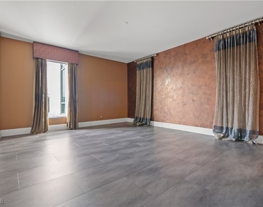 360 E Desert Inn Road - Photo Thumbnail 33