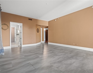 360 E Desert Inn Road - Photo Thumbnail 34
