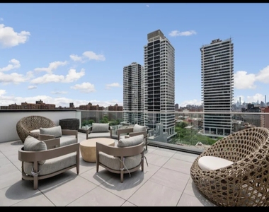 215 E 124th St - Photo Thumbnail 6