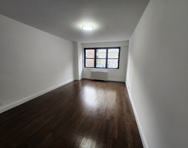 East 16th Street - Photo Thumbnail 15
