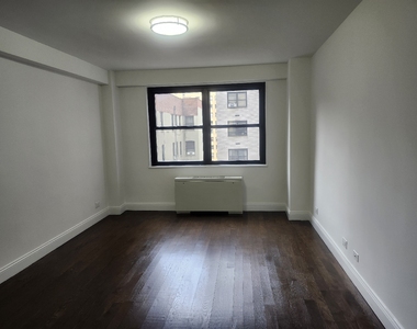 East 16th Street - Photo Thumbnail 9