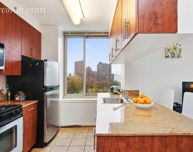 888 Main Street - Photo Thumbnail 14