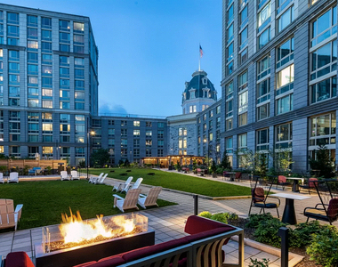 888 Main Street - Photo Thumbnail 3
