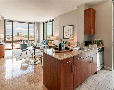 888 Main Street - Photo Thumbnail 15