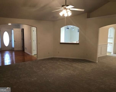 225 Lexington Circle - Photo Thumbnail 8