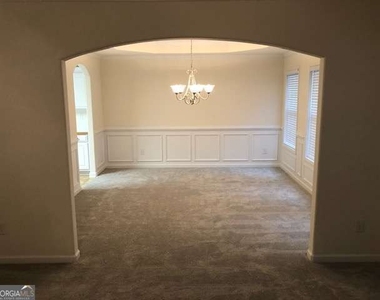 225 Lexington Circle - Photo Thumbnail 9