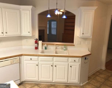 225 Lexington Circle - Photo Thumbnail 13