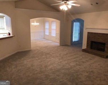 225 Lexington Circle - Photo Thumbnail 10
