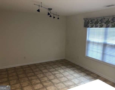 225 Lexington Circle - Photo Thumbnail 16