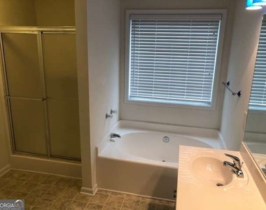 225 Lexington Circle - Photo Thumbnail 20