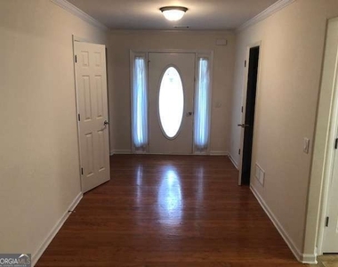 225 Lexington Circle - Photo Thumbnail 4