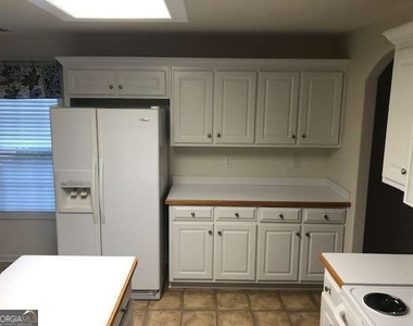 225 Lexington Circle - Photo Thumbnail 15