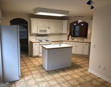 225 Lexington Circle - Photo Thumbnail 12
