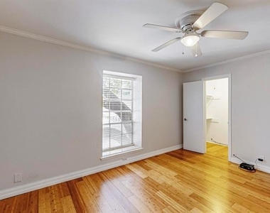 5220 Fleetwood Oaks Avenue - Photo Thumbnail 20