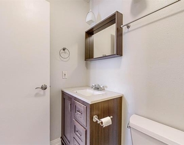 5220 Fleetwood Oaks Avenue - Photo Thumbnail 23