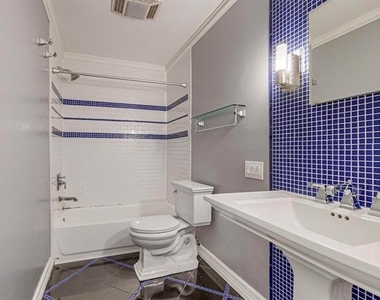 5220 Fleetwood Oaks Avenue - Photo Thumbnail 18