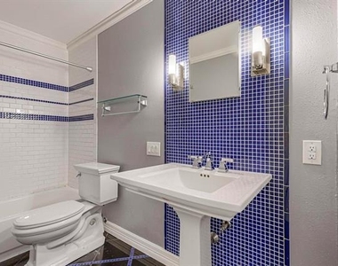 5220 Fleetwood Oaks Avenue - Photo Thumbnail 17