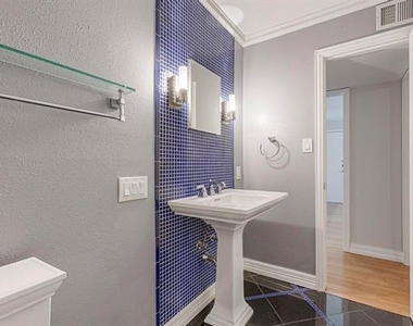 5220 Fleetwood Oaks Avenue - Photo Thumbnail 16