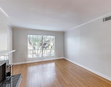 5220 Fleetwood Oaks Avenue - Photo Thumbnail 8