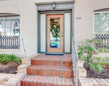 5220 Fleetwood Oaks Avenue - Photo Thumbnail 1