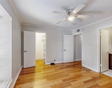 5220 Fleetwood Oaks Avenue - Photo Thumbnail 21