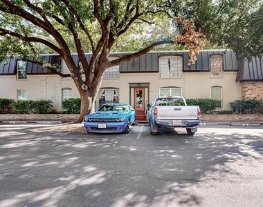 5220 Fleetwood Oaks Avenue - Photo Thumbnail 3