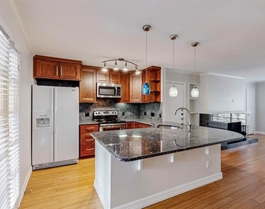 5220 Fleetwood Oaks Avenue - Photo Thumbnail 13