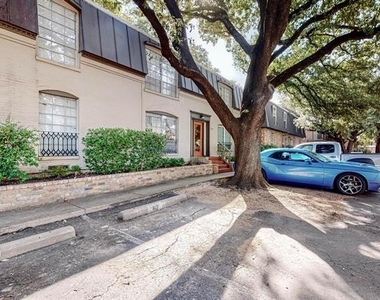 5220 Fleetwood Oaks Avenue - Photo Thumbnail 2