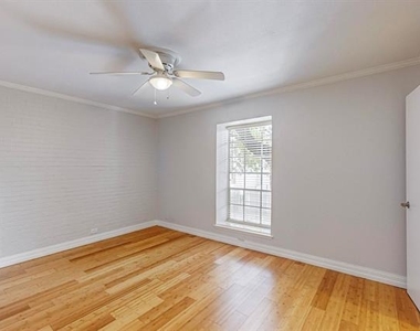 5220 Fleetwood Oaks Avenue - Photo Thumbnail 19